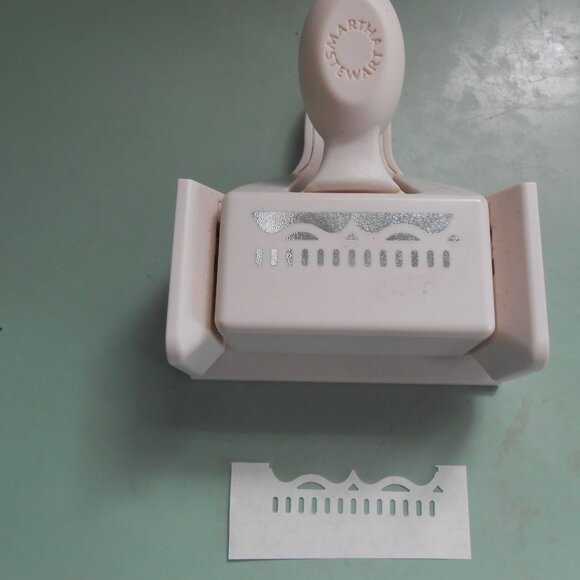 Group of 4 Martha Stewart Paper Punches Border Edge Corner Butterfly Flower - Picture 2 of 11